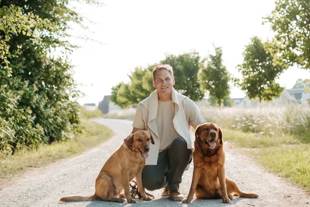 Alexander Westermann mit seinen Hunden